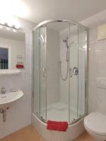 Familienzimmer mit Dusche
