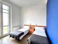 Chambre Lits Jumeaux avec Salle de Bains Commune