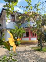 Johnson's Homestay With Pool & Ecohouseboat Near Town Beach - Chambres d’hôtes Alleppey