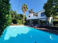 VILLA BEL AIR CANNES - 240m2 - Freshly completely renovated - Beach - Pool - No Party allowed - No bachelor-ette stay - 25 mn walk from beach and Palais des festivals - Chambres d'hôtes Cannes