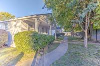 Gated Cottage Walking Distance to Overton Square - B&B