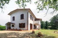 Exclusive 1970s villa with pool and garden by VacaVilla - B&B Montefalcone