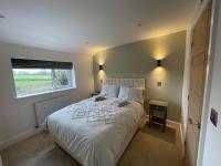 B&B Dunstall - Newly renovated 3 Bed property - countryside views - Bed and Breakfast Dunstall