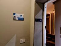 Sunny Apartment - Blloku Tirana, near Lake - B&B Tirana