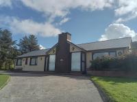 B&B Buncrana - Impeccable 5-Bed Cottage in fahan buncrana - Bed and Breakfast Buncrana