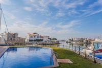 Piso de 2 habitaciones, 3 piscinas y cerca del mar - B&B Roses