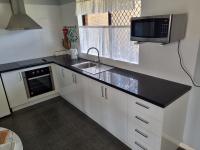 B&B Jurien Bay - Ocean Beach Chalet 18 - Bed and Breakfast Jurien Bay