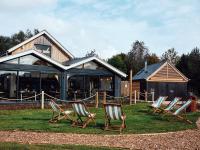 Lakeside property with spa access on a nature reserve Misty Lodge MV69 - B&B Somerford Keynes