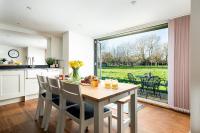 Lakeside property with spa access on a nature reserve Ruby Cottage MV04 - B&B