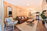 Cabin on Hunter Mtn Seasonal Pool Access w Panoramic Views Hike Swim Fish Relax - Bed and Breakfast Lanesville