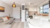 Crystal Waters 6 - Bed and Breakfast