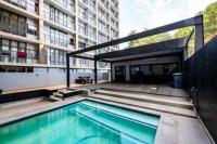 City living near Nelson Mandela bridge & Wits Uni - B&B