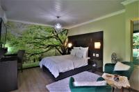 Deluxe Queen Suite