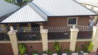 Living Green APARTMENTS AIRPORT PICK UP - Chambres d’hôtes Benin City