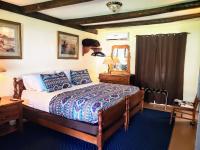 Habitación con cama extragrande.