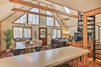 Cozy Pocono Lake Woodside Nest with Fire Pit! - B&B