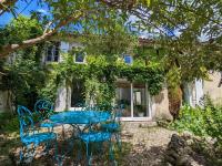 Maison charmante avec terrasse, jardin clos, barbecue, près de la Charente - 3 ch, 2 sdb - FR-1-653-31 - B&B