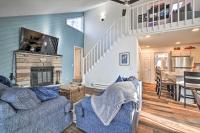 Hot Tub, Fire Pit and Game Room Tobyhanna Home! - Chambres d’hôtes