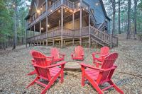 B&B Broken Bow - Luxe Broken Bow Cabin with Deck and Hot Tub! - Bed and Breakfast Broken Bow