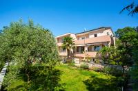 Mediterranean terrace with bbq, swimming pool and sea view - B&B Njivice
