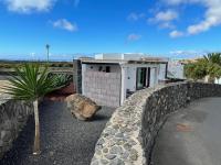 B&B Tinajo - Sun, Relax & Lava, Free wifi 600mb, BBQ - Bed and Breakfast Tinajo