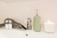 Camera Matrimoniale/Doppia con Letti Singoli con Bagno in Comune