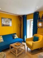 Apartment with Mountain View