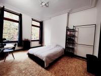 B&B Charleroi - Private industrial room 2 in center of Charleroi - Bed and Breakfast Charleroi