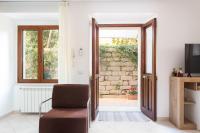 Spacious 3-Bedroom Apartment with Courtyard in Tempio Pausania - Perfect for Families - Ferienwohnung Tempio Pausania