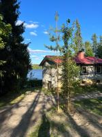 Kotirinne 135 - järven rannalla - B&B