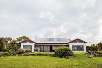 Sea Breeze - Spacious home with lovely ocean views - B&B