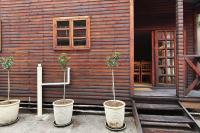 Jakaranda Cabin - Self Catering Apartment - Bed and Breakfast Secunda