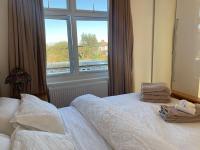 B&B Wanstead - Premium flat! Enjoy luxurious white Egyptian bedding near Gants Hill Station, Ilford, London - Bed and Breakfast Wanstead