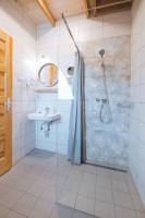 Zweibettzimmer mit eigenem Bad