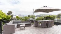 Spacious Sunny Family Home in Akaroa - B&B