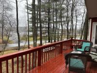 Peaceful Pocono Lakefront, beach, pools, firepit, pets - B&B Arrowhead Lake