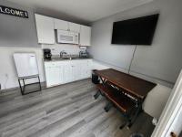 125 Atlantic Avenue Unit D - Pet Friendly! Walk To the Beach and Pier! 1BR -1BA - Sleeps 2-4 guests! - B&B
