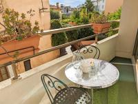 B&B Antibes - Les Beaux Jours - Calm & Sunny balcony - Bed and Breakfast Antibes