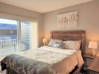 Stylish Getaway by Park / Double Garage - B&B Calgary