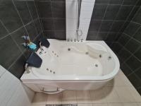HOMESTAY EPOH MANJOI WITH PRIVATE POOL AND JACUZZI - B&B