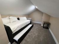 Snug, neighborly home perfect for your small group - B&B Billings Metropolitan Area