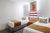 Suite 2 Chambres Excécutive avec 1 Lit Queen-Size et 2 Lits Simples