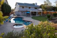 B&B San Jose - @ Marbella Lane - 4BR Cozy home in SJ Pool - Bed and Breakfast San Jose