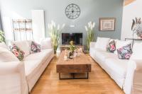 - SUBLIME VILLA FELICIDAD - Proche hypercentre - Parking - Terrasse - WiFi - B&B Viriat