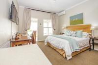 Kamer met Queensize Bed en Uitzicht op de Tuin