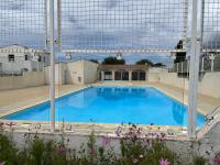 Agréable maison, plage à 400m, jardin, piscine et tennis - Chambres d’hôtes