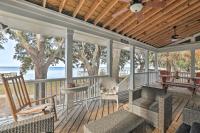 Lakefront Retreat with Game Room and Private Dock! - B&B Bonneau
