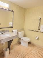 King Room with Tub and Grab Bars - Mobility/Hearing Accessible - Non-Smoking