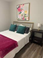 B&B Hamilton - The Irene - 2 Bedroom Apt in Quilt Town, USA - Bed and Breakfast Hamilton