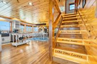A Song Writers Paradise, Hot Tub Once Owned By Dolly Parton - B&B Sevierville
